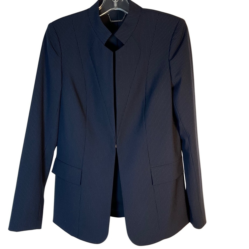 Elie Tahari Blazer Size 6 NWT Dark Blue Pinstripe  Lined Shoulder Pads
